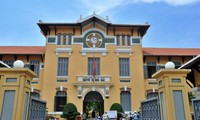 Trường THPT Nguyễn Thị Minh Khai, TPHCM cho 48 hoc sinh và 4 giáo viên được nghỉ do có học sinh tiếp xúc với ca bệnh 1347 (Ảnh internet)