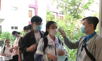 Hơn 100.000 người gồm thí sinh và người gác thi tốt nghiệp THPT tại TPHCM sẽ được xét nghiêmm COVID-19