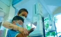 TPHCM: Phụ huynh, học sinh mệt mỏi khi F0 tăng mạnh trong trường học