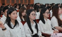 Tài khoản của nhiều sinh viên sư phạm bất ngờ nhận hơn 127 triệu đồng