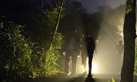 Hàng vạn người leo núi Yên Tử hành hương trước giờ khai hội