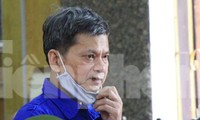 Bị cáo Lò Văn Huynh khai báo lý lịch tại phiên tòa sáng 21/5.