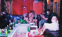 Bên trong một phòng tại quán karaoke New 5 sao ở TP Hải Phòng.