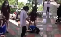 Hình ảnh nữ sinh Hải Phòng bị nhóm bạn đánh tập thể. 