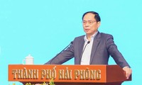 Phó Thủ tướng Bùi Thanh Sơn tặng quà Tết công nhân, lao động Hải Phòng