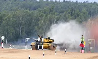 Kíp xe tăng số 1 của đội tuyển Quân đội nhân dân Việt Nam trong quá trình thi đấu lượt đầu tiên ở bảng B, chiều 24/8. Ảnh: QĐND