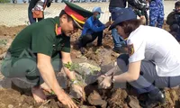 ĐVTN các lực lượng tham gia trồng cây phòng hộ đê tại ngày hội