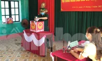 Quân nhân Đồn Biên phòng Cồn Cỏ (huyện đảo Cồn Cỏ, tỉnh Quảng Trị) bỏ phiếu bầu cử, sáng 23/5