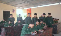 Hạ sĩ quan, binh sĩ cam kết không sử dụng xe máy khi đi phép