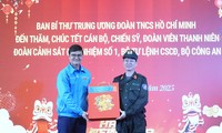 Anh Bùi Quang Huy tiếp sức người trẻ lực lượng vũ trang canh trực Tết