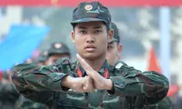 Hàng nghìn quân nhân trẻ rèn tập chào mừng ngày trọng đại của Trường Sĩ quan Lục quân 1