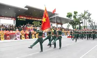 Sư đoàn Bộ binh chủ lực 324 đón nhận Huân chương Bảo vệ Tổ quốc và Huân chương Anh dũng