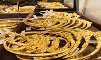 Giá vàng bất ngờ lao dốc, giảm gần triệu đồng/lượng 