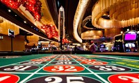 Bộ Tài chính đề xuất kéo dài thí điểm người Việt chơi casino đến 2024. Ảnh minh họa 