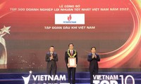 Ông Trần Quang Dũng, Trưởng Ban Truyền thông và Văn hoá doanh nghiệp Petrovietnam, đại diện Tập đoàn nhận vinh danh Doanh nghiệp có lợi nhuận tốt nhất Việt Nam năm 2022.
