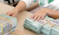 Sử dụng nguồn tiết kiệm 10% chi thường xuyên để tăng lương cơ sở cho cán bộ, viên chức (ảnh: Như Ý). 