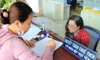 Người dân làm thủ tục quyết toán thuế TNCN. (Ảnh minh hoạ, ST). 
