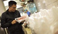 Cần &apos;tiếp lửa&apos; để thanh niên phát triển nghề truyền thống 