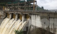 Hàng trăm người dân Sa Pa trắng đêm phản đối thủy điện xả lũ