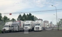 Hàng trăm xe container đang ùn ứ tại Cửa khẩu Quốc tế đường bộ số II Kim Thành. 