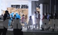 Lực lượng y tế Thái Bình xuyên đêm lấy mẫu xét nghiệm toàn bộ hơn 600 công nhân của Công ty TNHH Công nghệ may mặc Spectre Việt Nam - Ảnh: Hoàng Long
