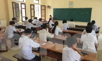 Thí sinh Hà Nam nhận phòng và nghe quy chế thi vào sáng 10/6 - Ảnh: Hoàng Long