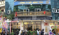 Công an Thái Bình bắt, khám nhà vợ chồng Đường "Nhuệ" - Ảnh: Hoàng Long