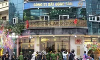 Công an Thái Bình bắt, khám nhà vợ chồng Đường "Nhuệ" - Ảnh: Hoàng Long