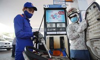 Giá xăng có thể tiếp tục giảm mạnh vào ngày mai với mức giảm tối đa từ 800 - 1.000 đồng một lít