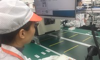 Đơn hàng khan hiếm, doanh nghiệp điện tử mong có chính sách &apos;ngoại giao đơn hàng&apos;