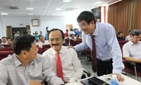 Ông Võ Quốc Thắng (giữa) thôi chức Chủ tịch VPF. 