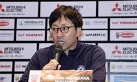HLV Nishigaya Takayuki tuyên bố Singapore muốn thắng Việt Nam. (ảnh Hữu Phạm)