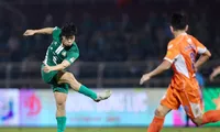 Công Phượng thua Bùi Tiến Dũng trên chấm 11m, SHB Đà Nẵng trụ hạng V-League 