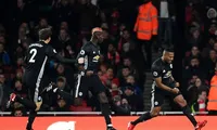 Man Utd trả giá đắt cho chiến thắng trước Arsenal