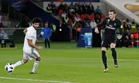 Bale (phải) ghi bàn ấn định chiến thắng 2-1 cho Real