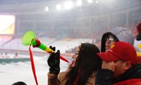 Những bóng hồng Việt rạng rỡ trên khán đài sân Thường Châu