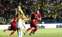 Anh Đức ăn mừng bàn thắng vàng. Ảnh: Hữu Phạm