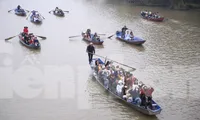 Chùa Hương đông nghịt khách, đò nườm nượp trên suối Yến