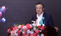 Chủ tịch UBND TP. Hà Nội Trần Sỹ Thanh phát biểu tại buổi tiếp xúc cử tri. 