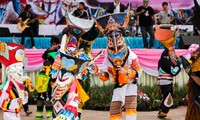 Bất ngờ các hoạt động &apos;mua vui&apos; cho hồn ma lang thang trong tháng cô hồn ở một số nước