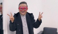 ‘Hòa Thân’ Vương Cương đón sinh nhật tuổi 73, sống hạnh phúc bên vợ ba