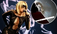 Máy bay của Miley Cyrus bị sét đánh trúng
