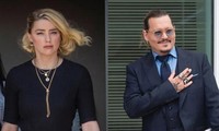 Amber Heard công kích Johnny Depp sau khi được trai lạ cầu hôn