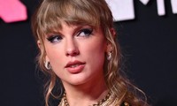 Taylor Swift nằm không &apos;dính đạn&apos;