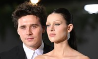 Con dâu Beckham bị chất vấn