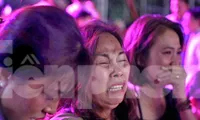 Mẹ khóc nghẹn, không nói nên lời trước giây phút Hà Trúc Linh đăng quang