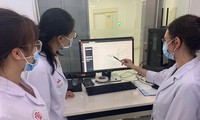 Các bác sĩ Bệnh viện Trung ương Quân đội 108 giải trình tự gene ca mắc biến thể Omicron