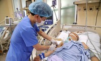 Đề xuất chính sách đãi ngộ xứng đáng, cải thiện môi trường làm việc của điều dưỡng