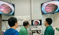Bé 21 tháng tuổi nuốt kẹp tóc vào bụng, lời cảnh báo với các phụ huynh