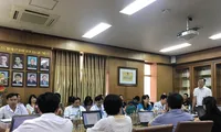 TS. Dương Đức Hùng, PGĐ Bệnh viện Bạch Mai trả lời báo chí Ảnh: Thái Hà